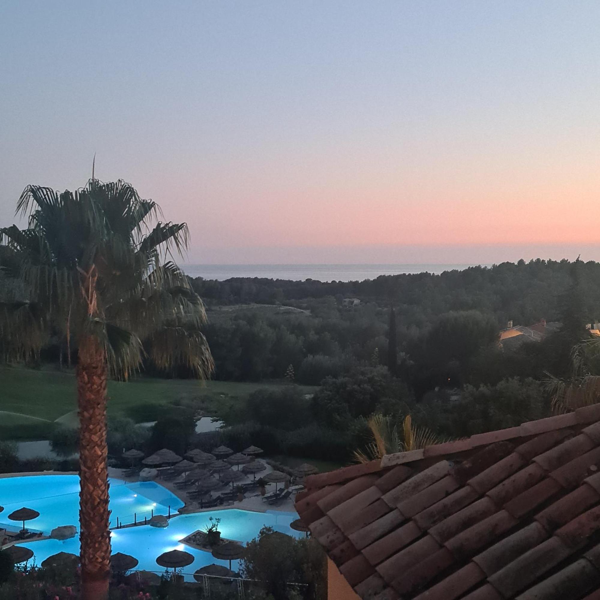 Villa Dans Cadre D'Exception - Golf, Piscine Et Tennis Prive Saint-Cyr-sur-Mer Exteriér fotografie